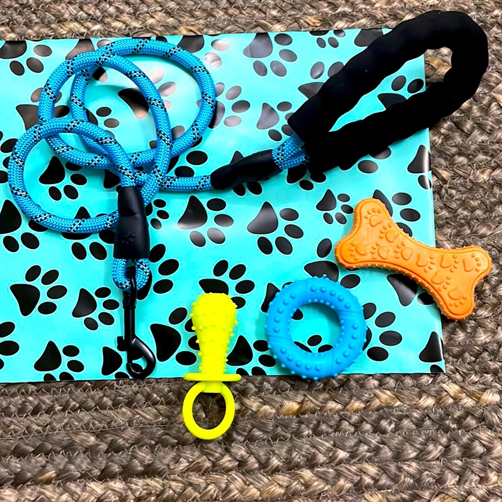 🆕 New 🆕🐾 Pet Packs 🐾 Dog Toys & Reflective Rope Leash🆕 Small Sized Dogs/Puppies
